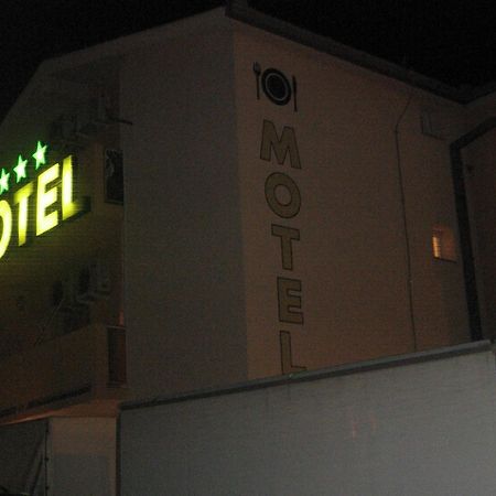 מוסטר Motel Han מראה חיצוני תמונה