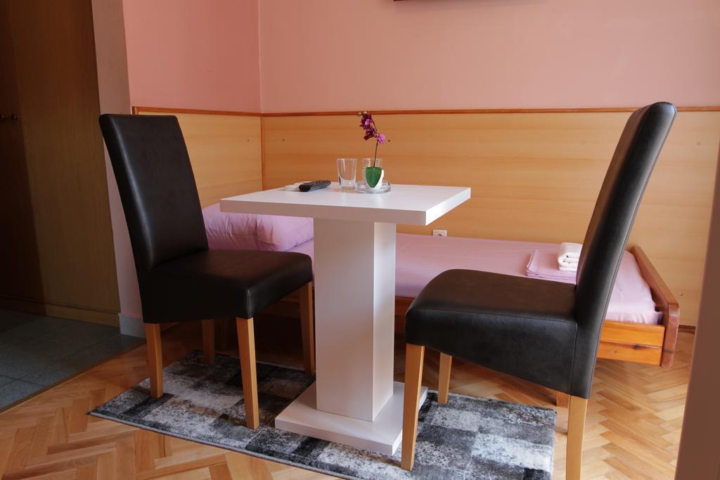 מוסטר Motel Han מראה חיצוני תמונה